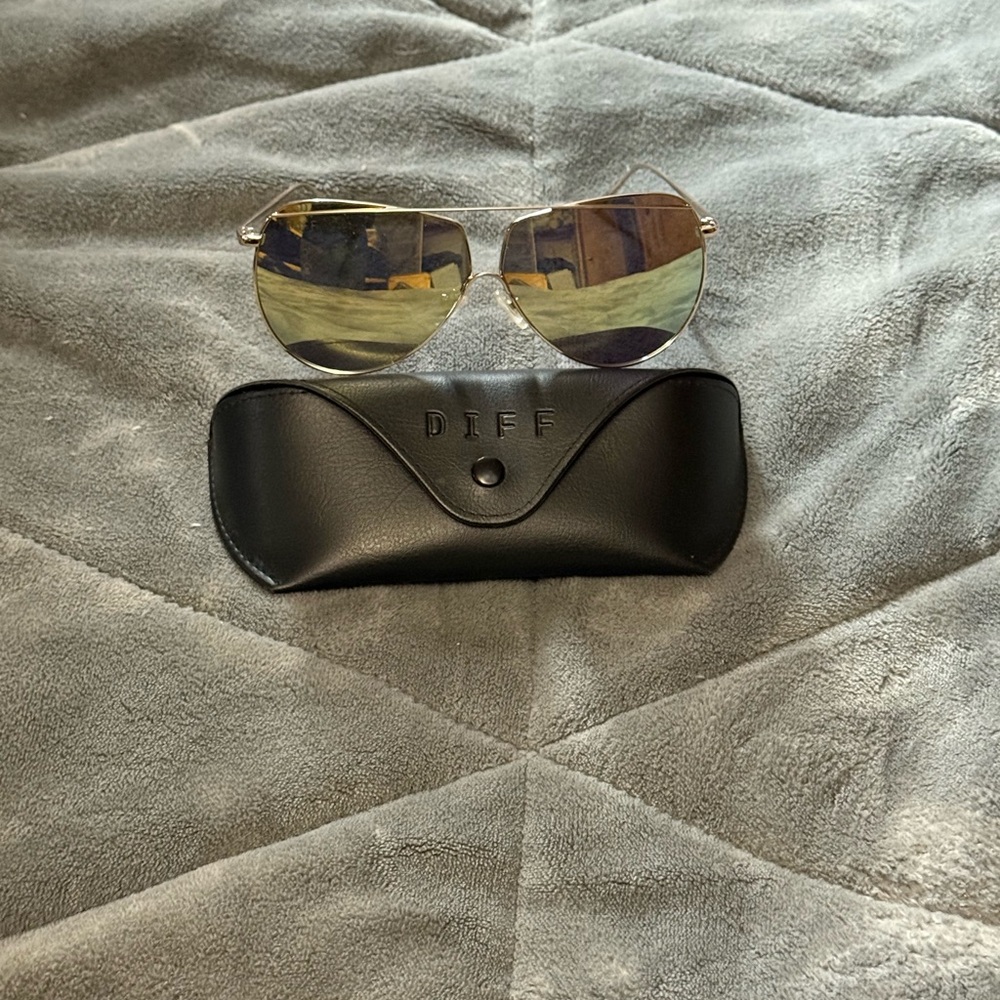 Diff Eyewear Silver Aviator Sunglasses
